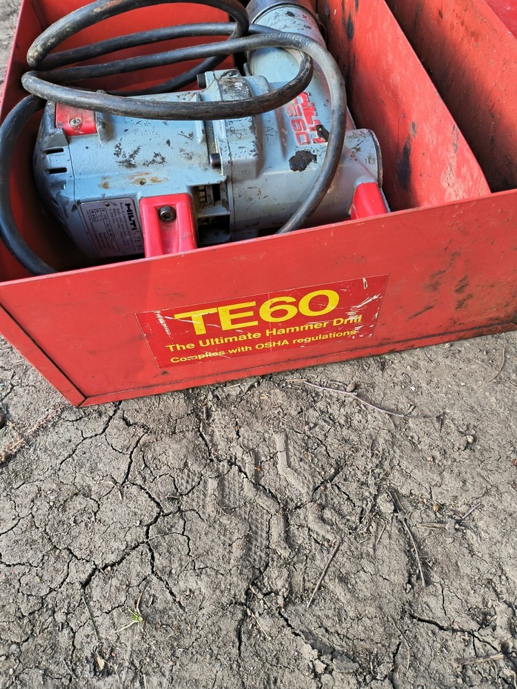 HILTI TE60 CORDED ROTARY HAMMER DRILL Read!!!!