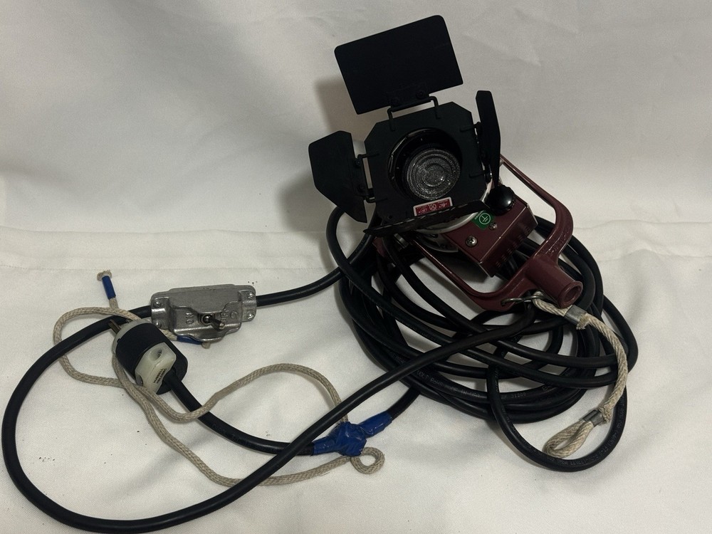 Mole Richardson inBetweenie 200W TYPE 3101 solarspot 120v