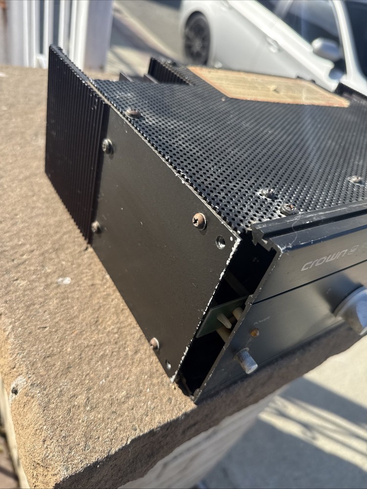 Crown PS-200 power amplifier Tested Works Has Some Cosmetic Issues