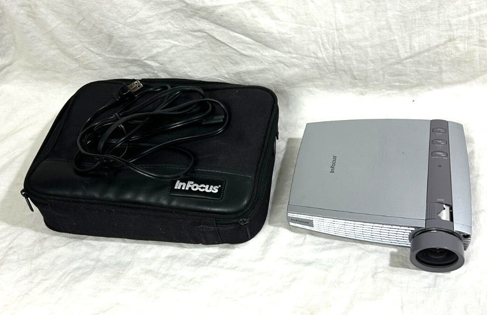 InFocus LP130 Projector - FOR PARTS