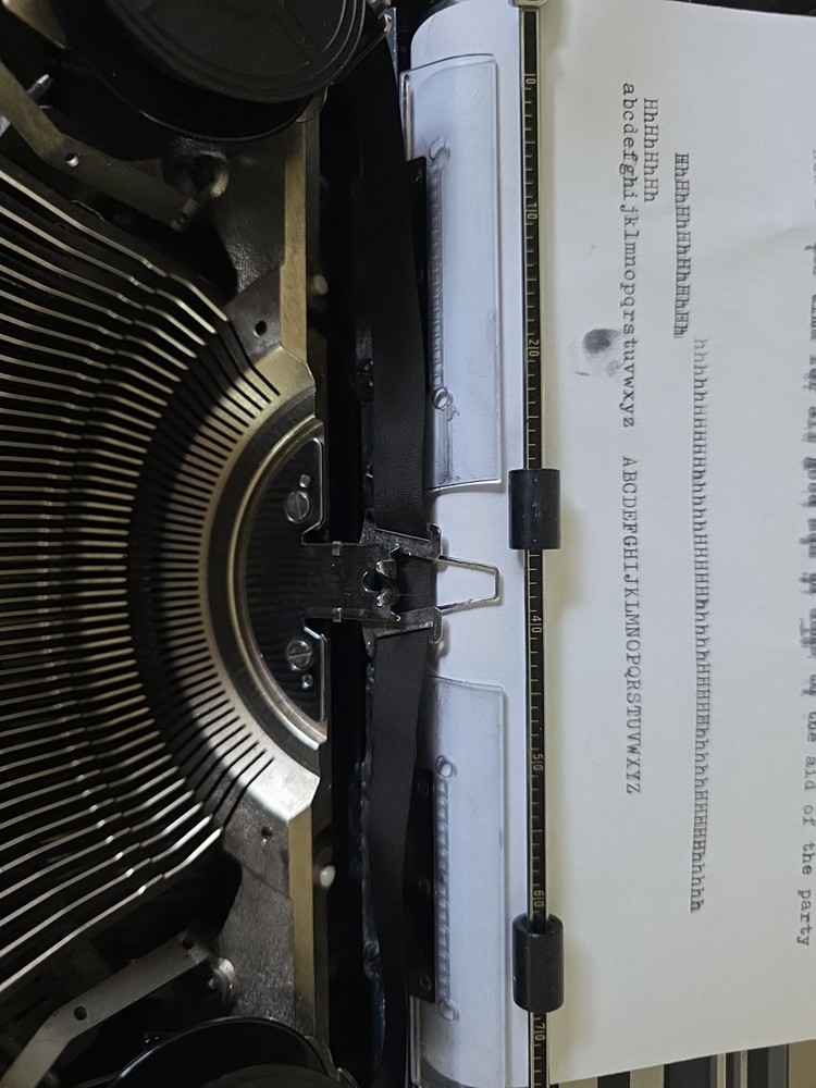 Adler J5, typewriter w/Case, "Pica " 1972 w/ case. latches needs work