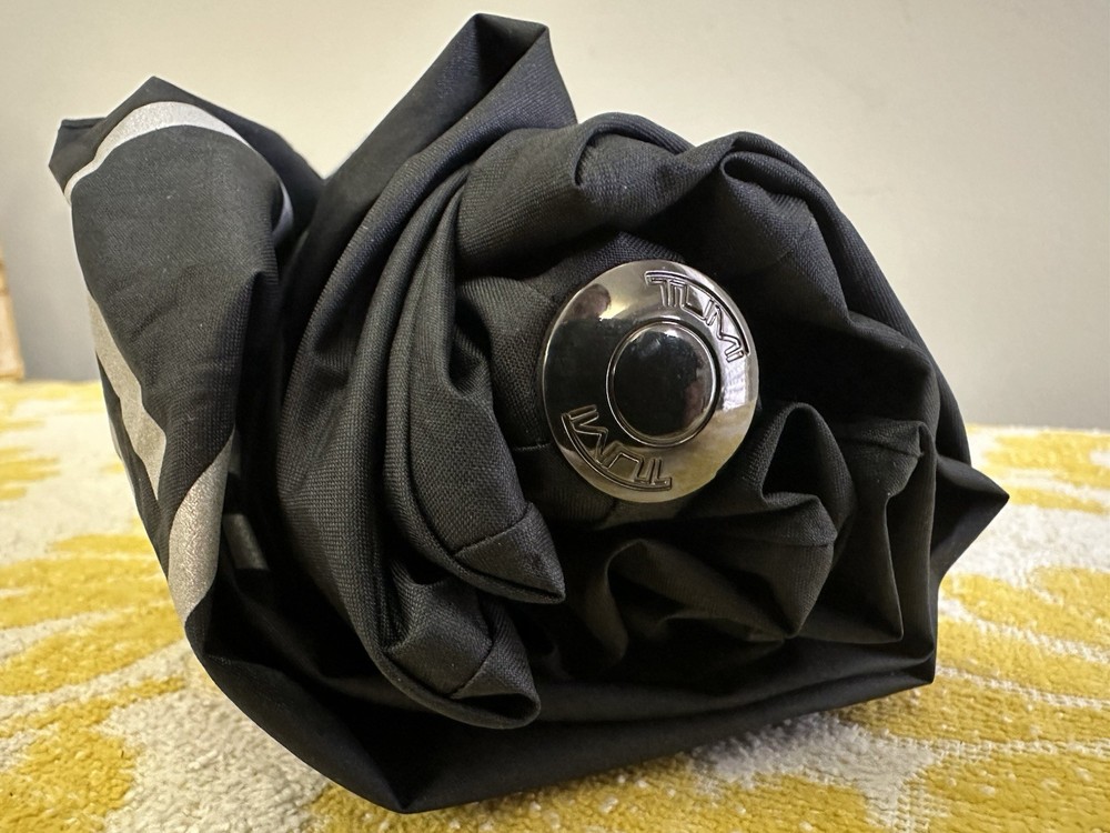 Rare Tumi Umbrella Pristine Condition! Medium. Push Button CLOSE! 💥