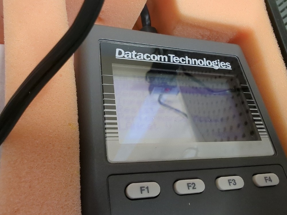 Datacom Technologies LANcat V Series Cat 5 Cable Tester Manual Case Powers On