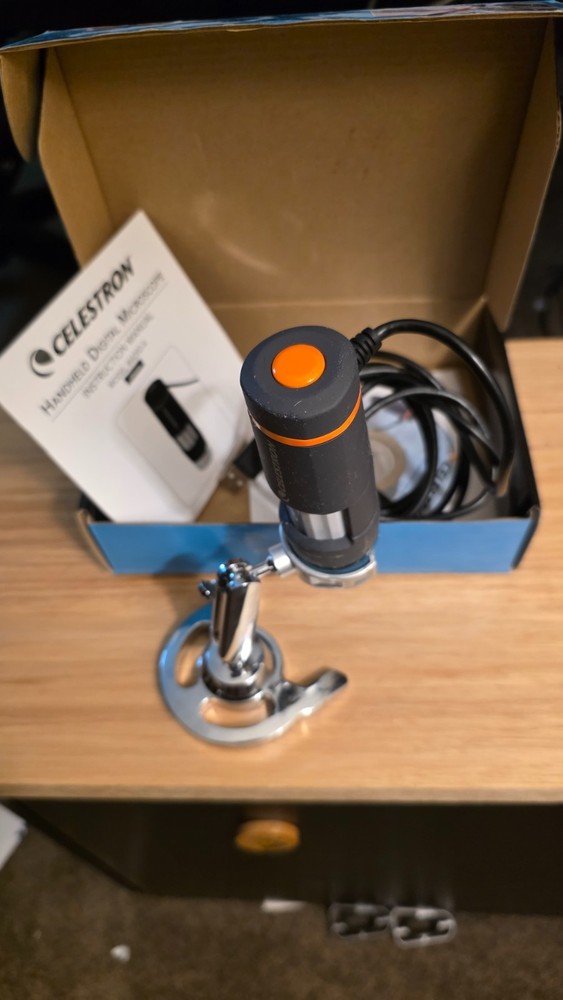 CELESTRON - HANDHELD DIGITAL MICROSCOPE (2011, Celestron)