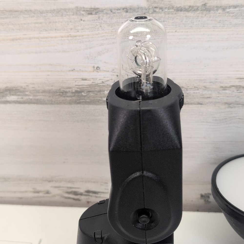 Quantum Instruments Qflash Model T5D-R Flash UNTESTED W/Bulb and Reflector