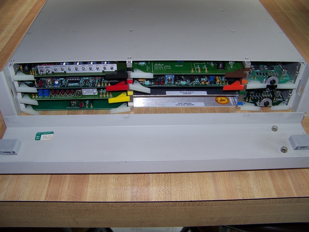 Grass Valley Group 3240 -2RU Video Processing Broadcast Amplifier + Modules