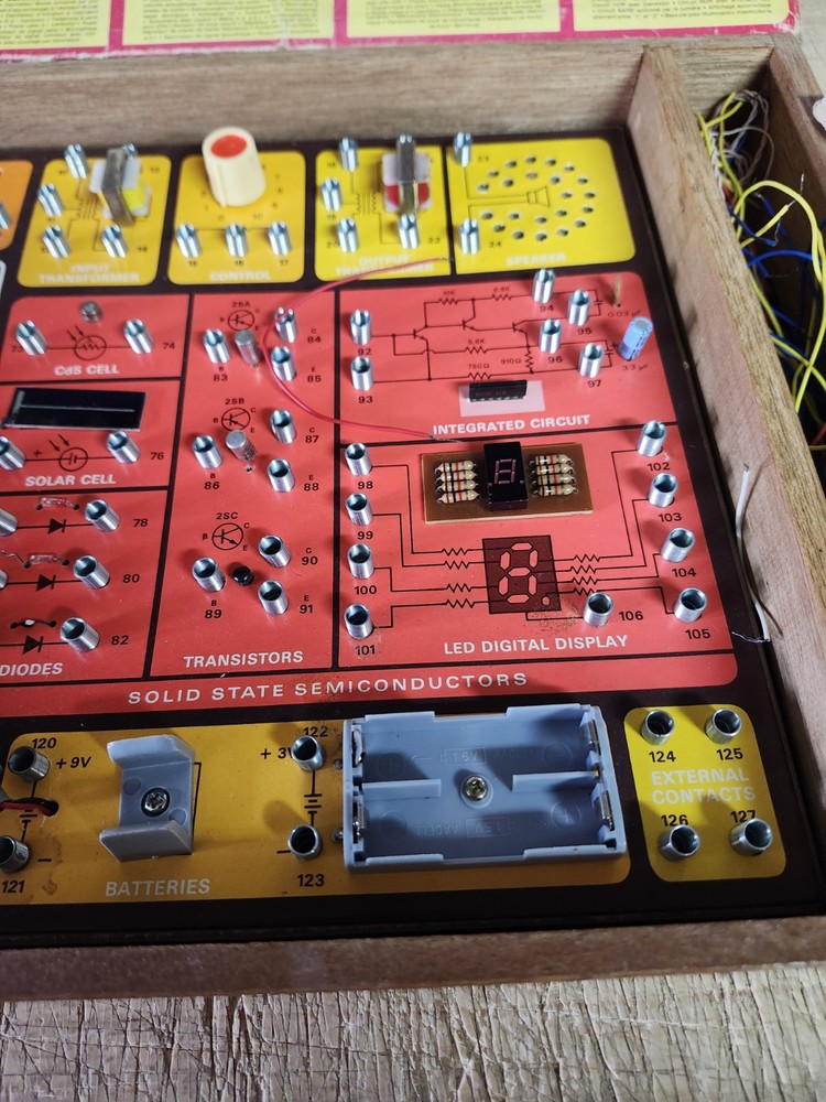 Science Fair 150 In 1 Electronic Project Kit Used Great Shape