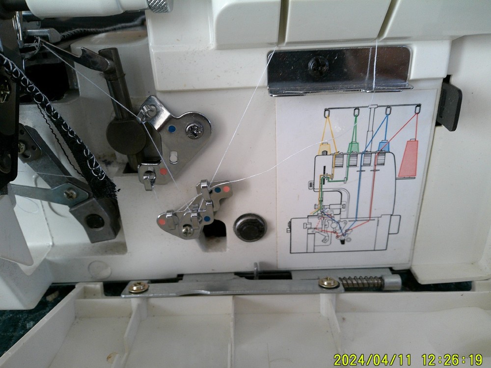 TOYOTA 6700 SEGER SEWING MACHINE (WORKING)
