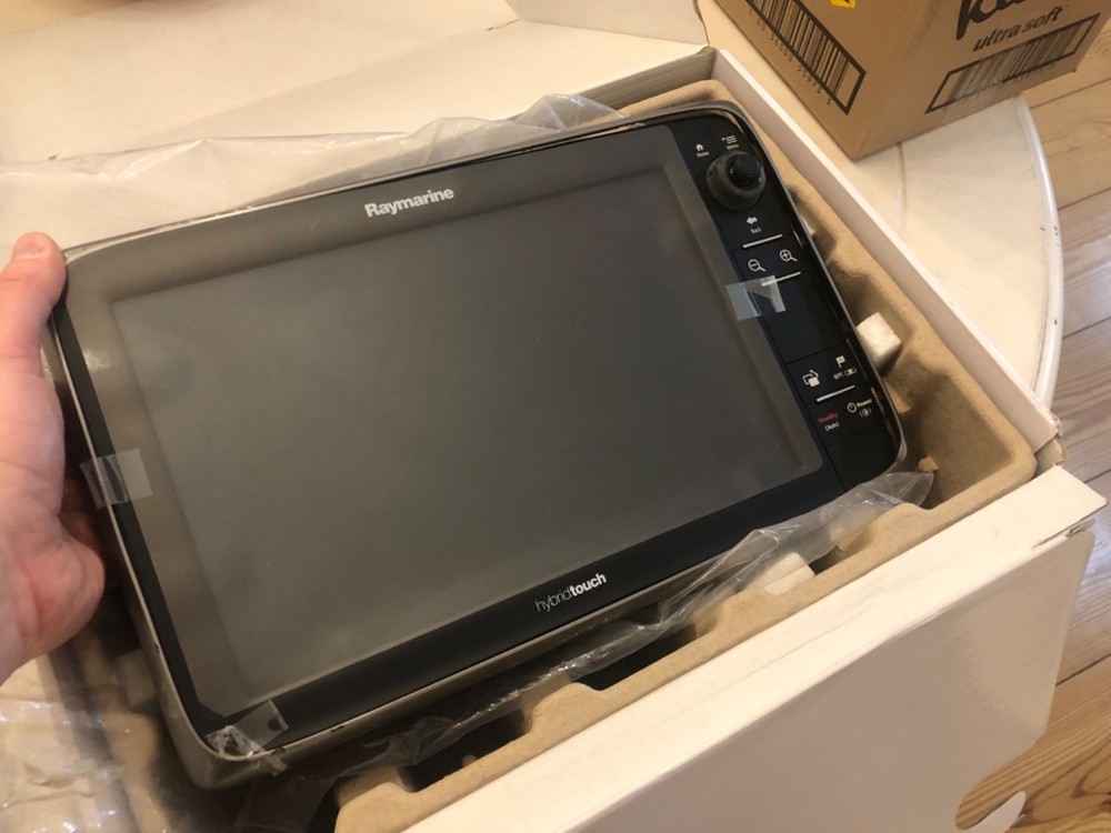 Raymarine e125 Hybridtouch GPS Chartplotter Multifunction Display - In Box!