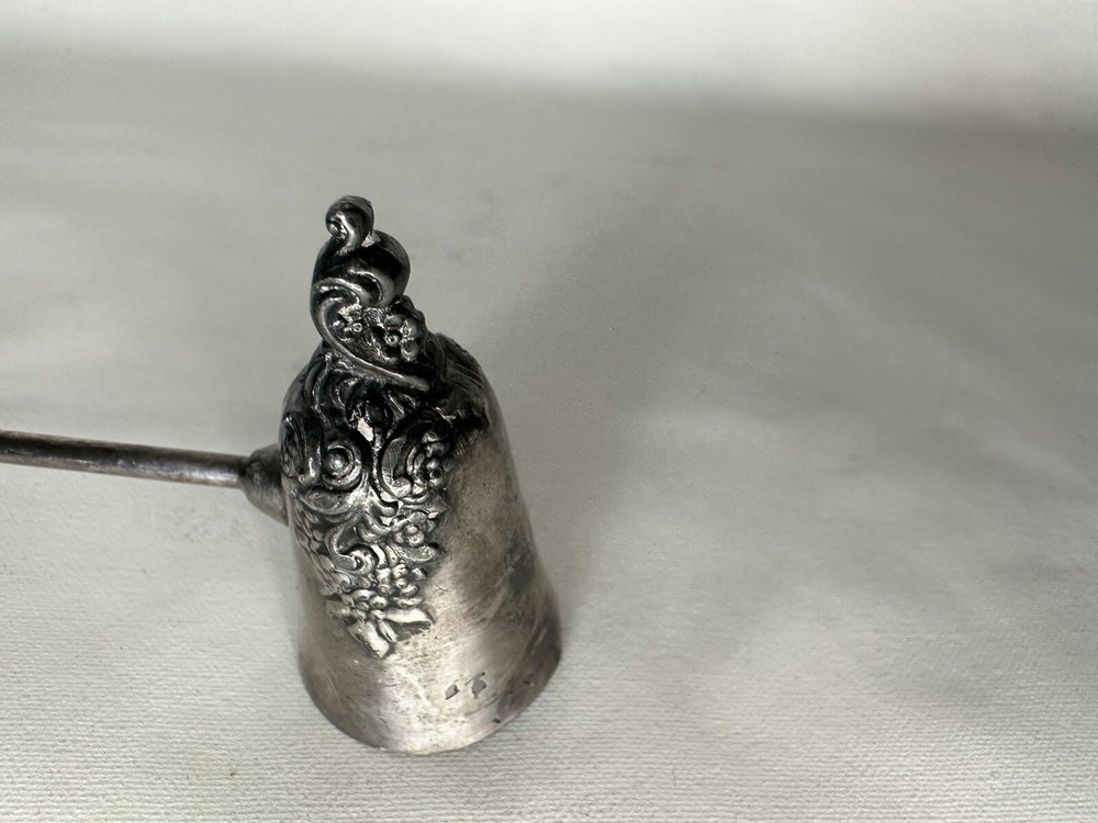 VTG Wallace Silversmiths candle snuffer Wallace 728