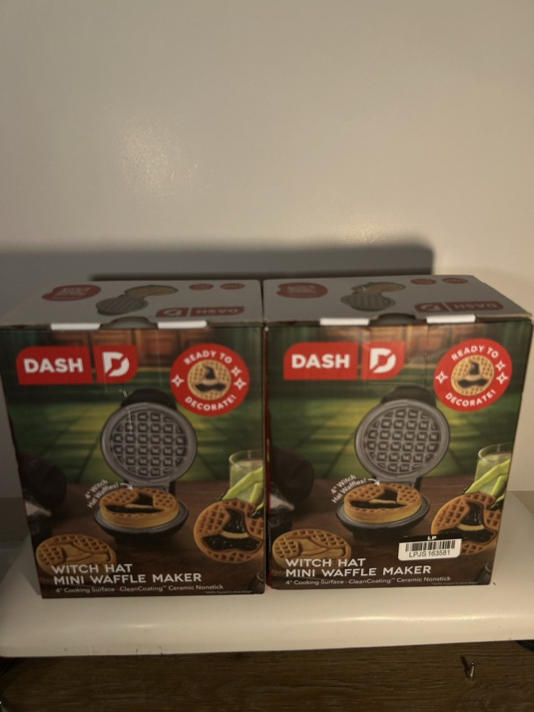 Dash Witch Hat Mini Waffle Maker 4” Nonstick Halloween Black