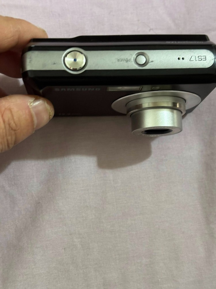 Samsung ES17 12.2 MP Digital Camera - Black WORKING