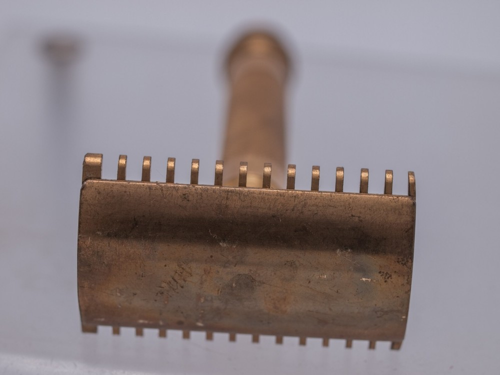 1920s - Gillette Old Type Double Edge Open Comb Razor - Cracked Handle!