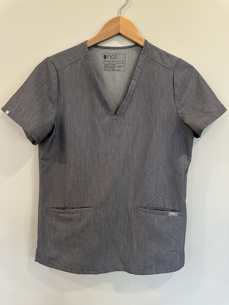 FIGS Casma Three-Pocket Women's Scrub Top Graphite Size Small