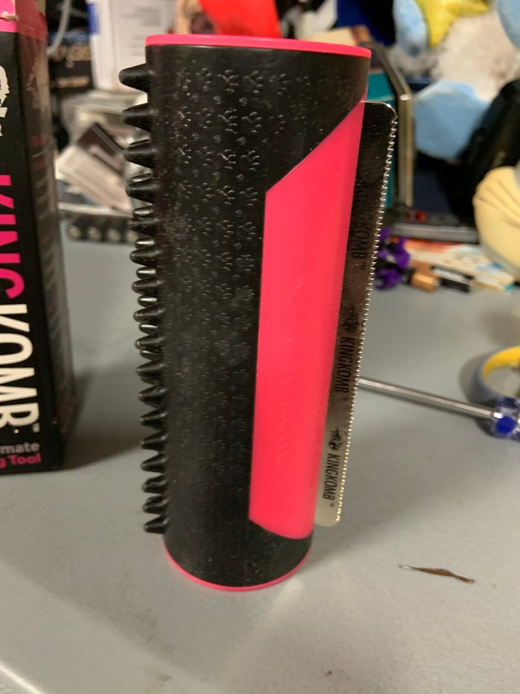 King Komb- Deshedding Tool- Hot Pink w/ Box