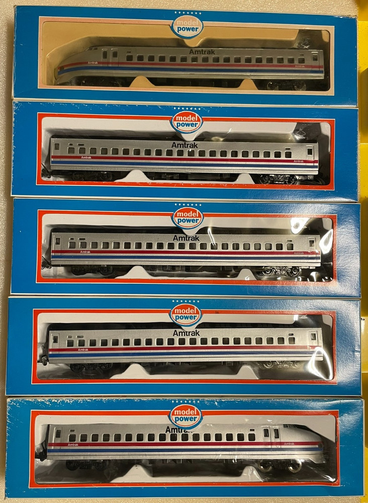MODEL POWER HO #1095 - Amtrak Passenger Train Set