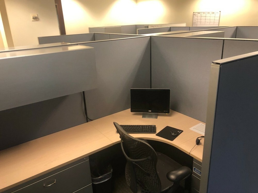 Office cubicles with workstation in great condition (Used)