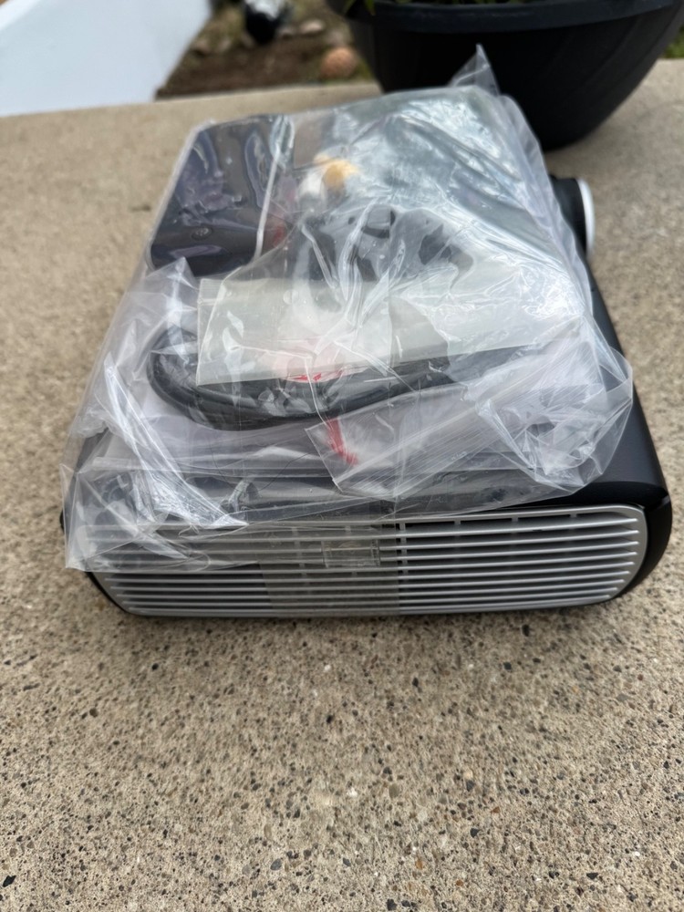 InFocus IN35 DLP Projector