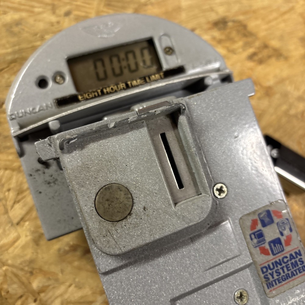 1DUNCAN EAGLE 8 HOUR PARKING METER CLOCK LED DIGITAL QUARTERS VG WORKS WELL!