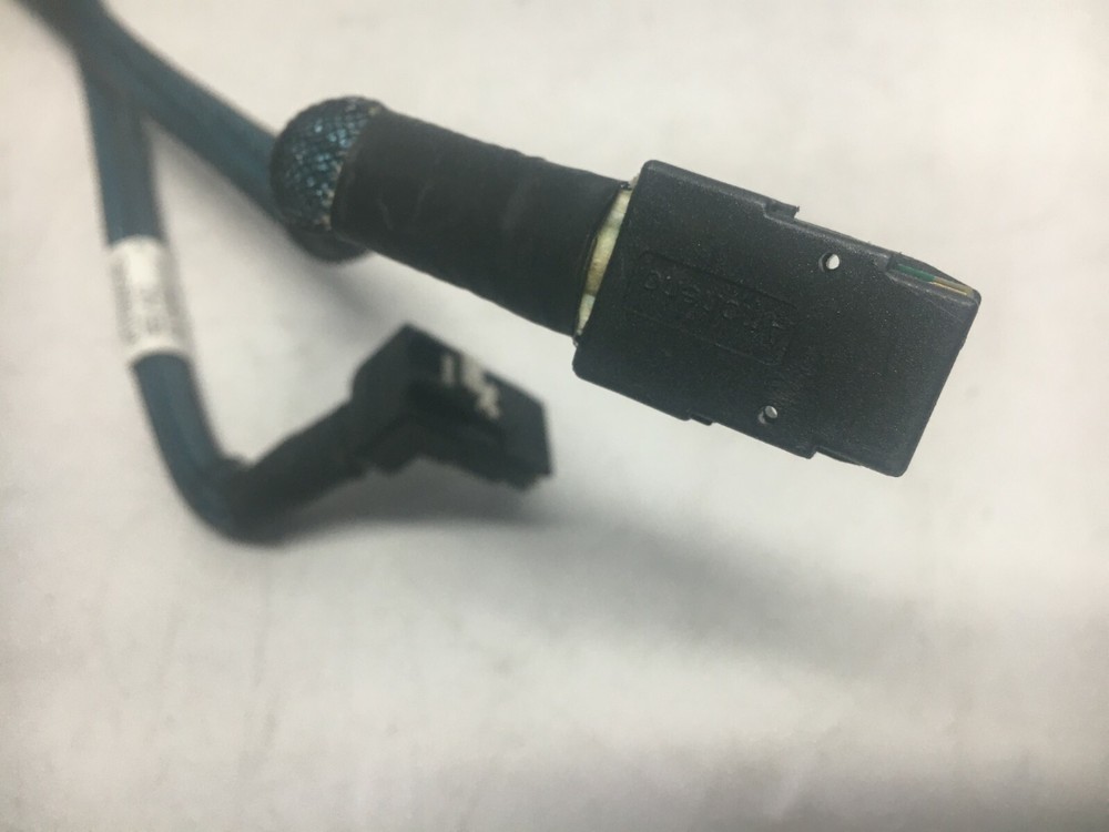 Amphenol Mini SAS RAID Cable ATD7909054EU REV AX2