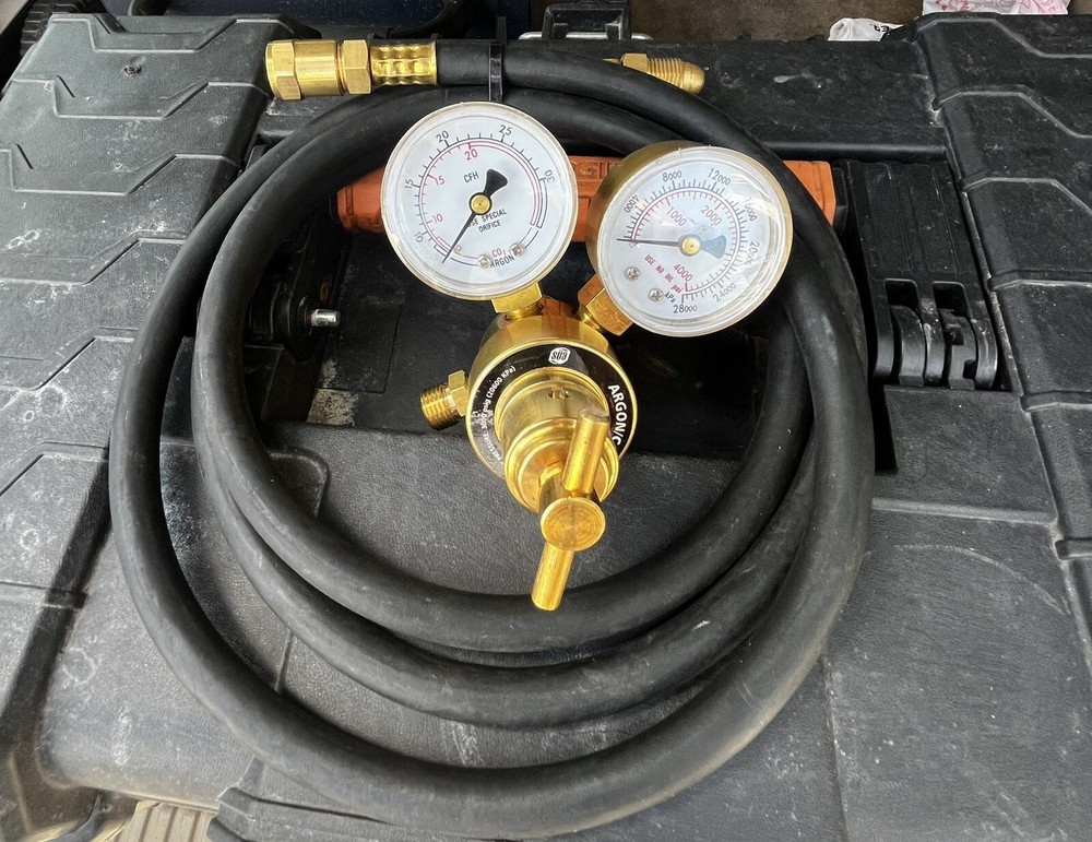 Sua Argon/CO2 Regulator With 5foot Hose