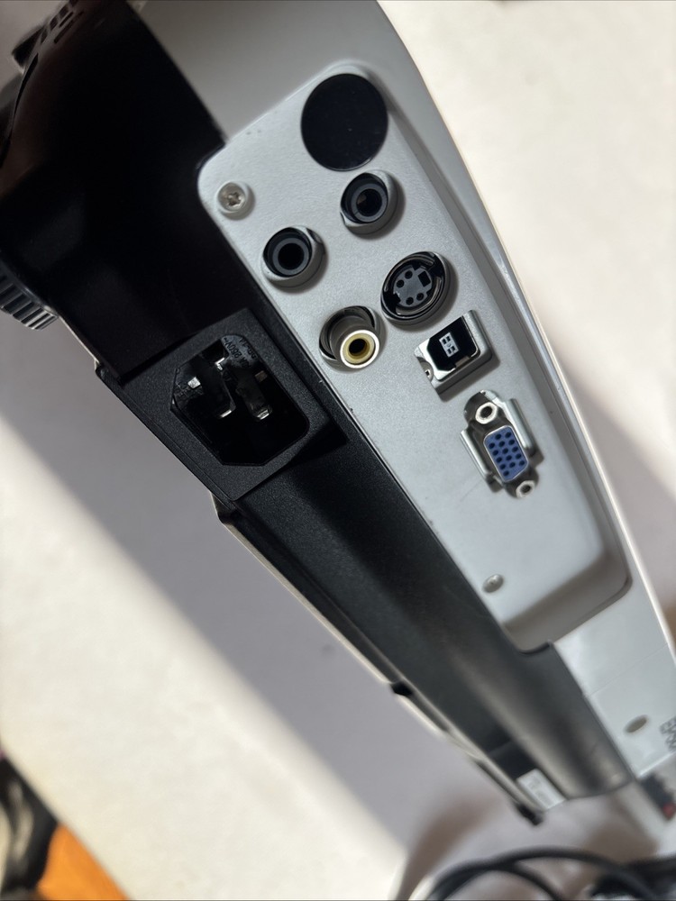 Epson VS200 Model H391A LCD Desktop Projector w/remote