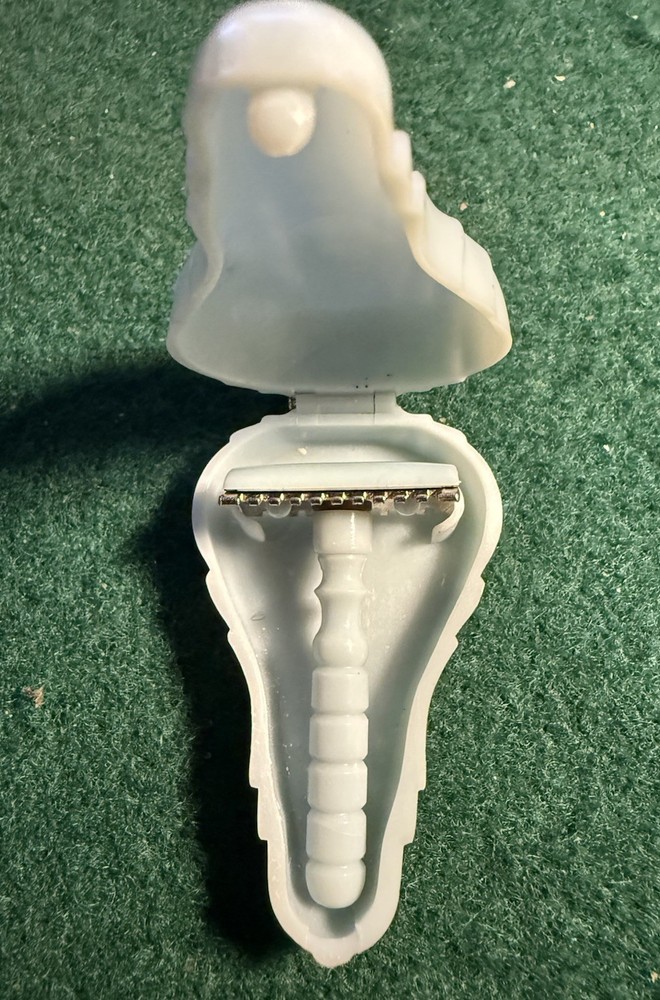 KEWTIE Razor in Plastic Case Rare!