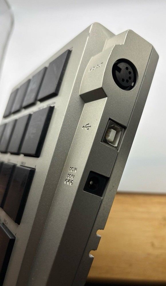 Akai Professional MPD16 USB/MIDI Pad Controller for Windows & Macintosh