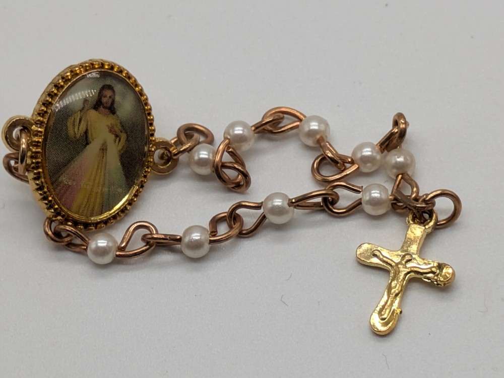 Jesus Image Religious Cross Beaded Chain Pin