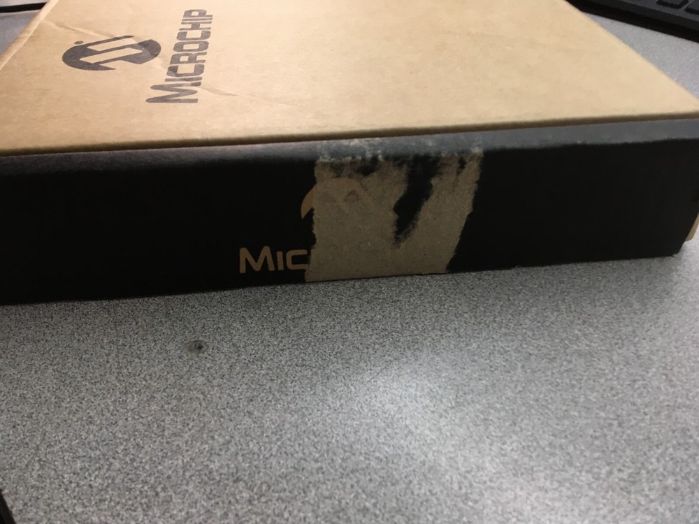 Microchip SmartRAID 3154-16i Storage Controller 16 2295000-R