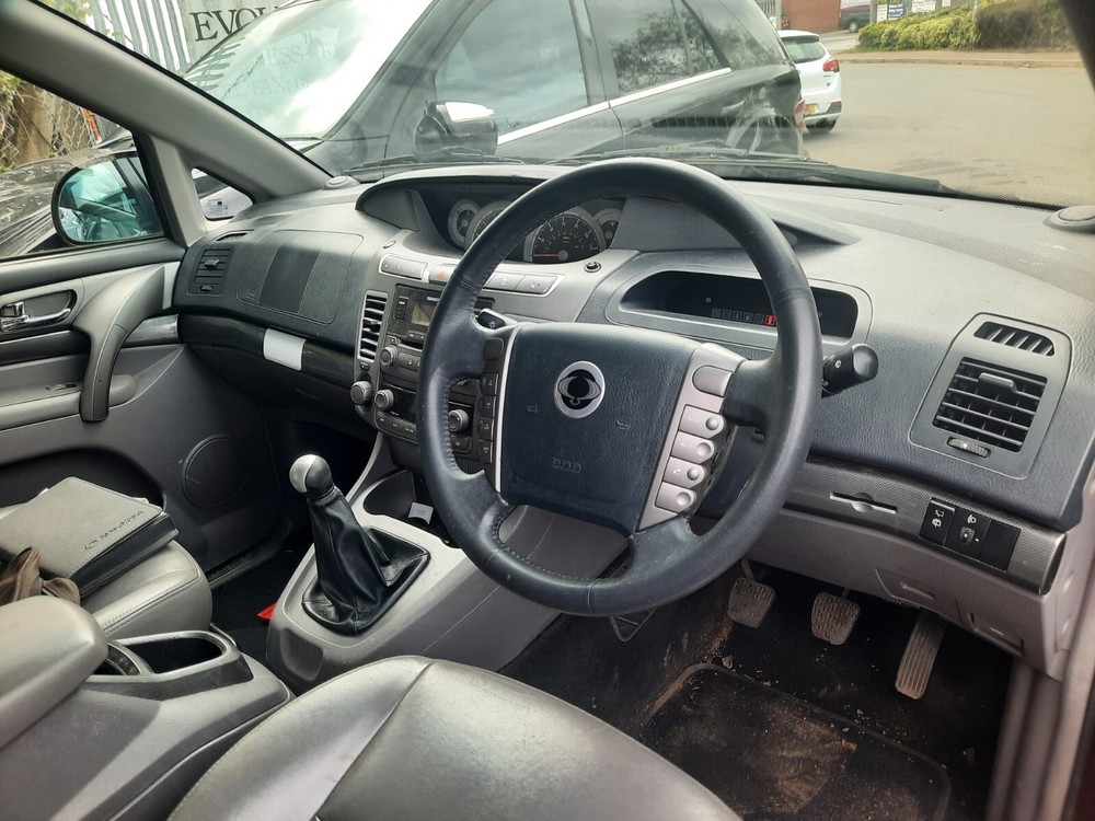 SSANGYONG TURISMO HEADLIGHT PASSENGER SIDE 2015