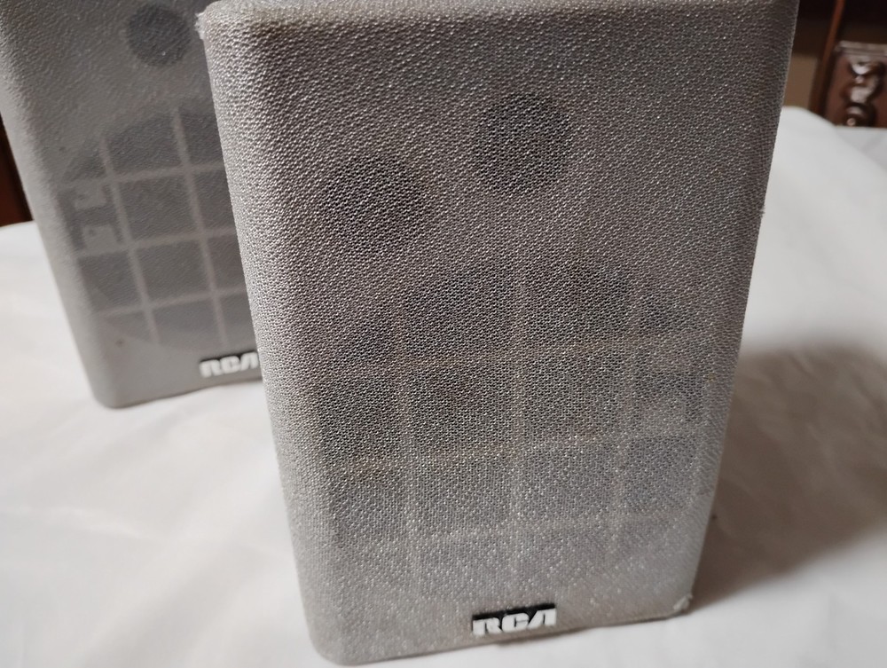 RCA Model No.RT2600 Speakers