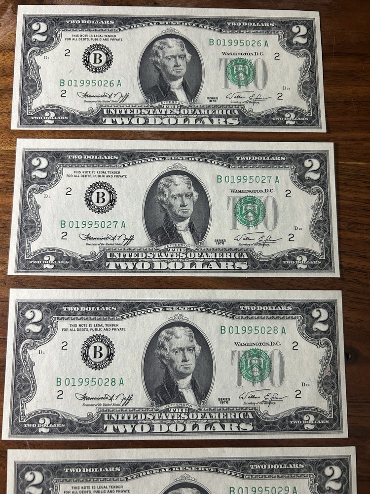 2 Dollar Bills - 1976 Series - 5 UNC Consecutive Serial #'s