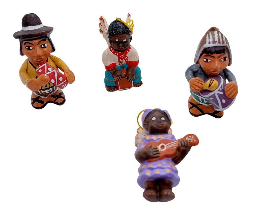 Peruvian clay ornaments figurines