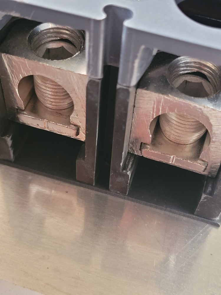 Ronk MSB320LC5-UG Meter Base 320/400 Amp Single Phase Lever Bypass + Breakers