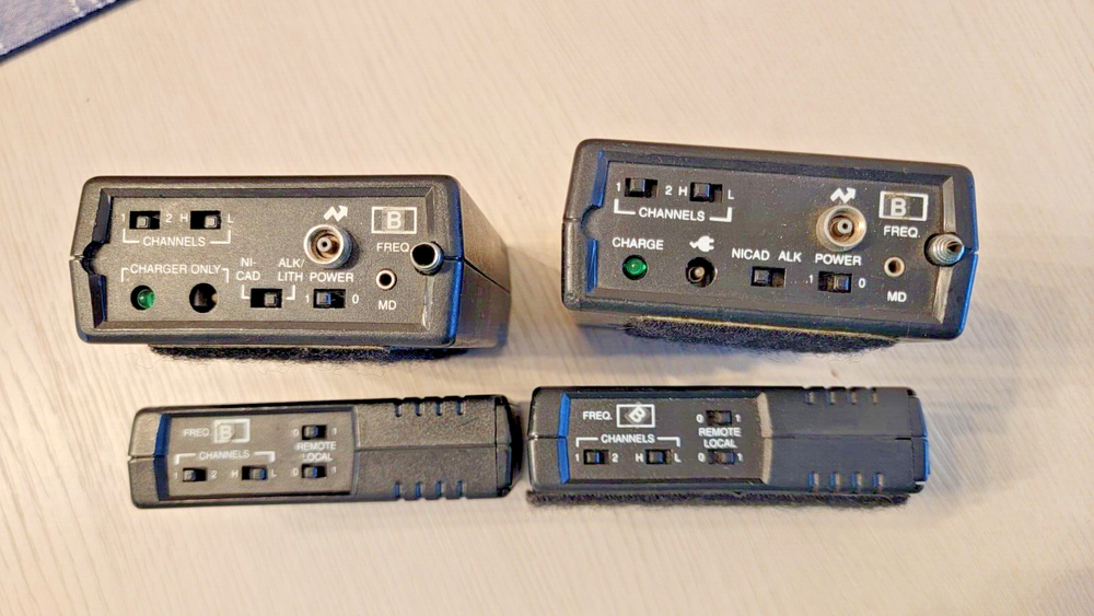 Quantum Radio Slave 4 Frequency B (2)Wireless Receivers & (2)Transmitters