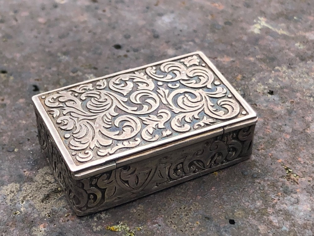 Gorgeous Solid Silver Snuff/Trinket Box by NB Sheffield 1975