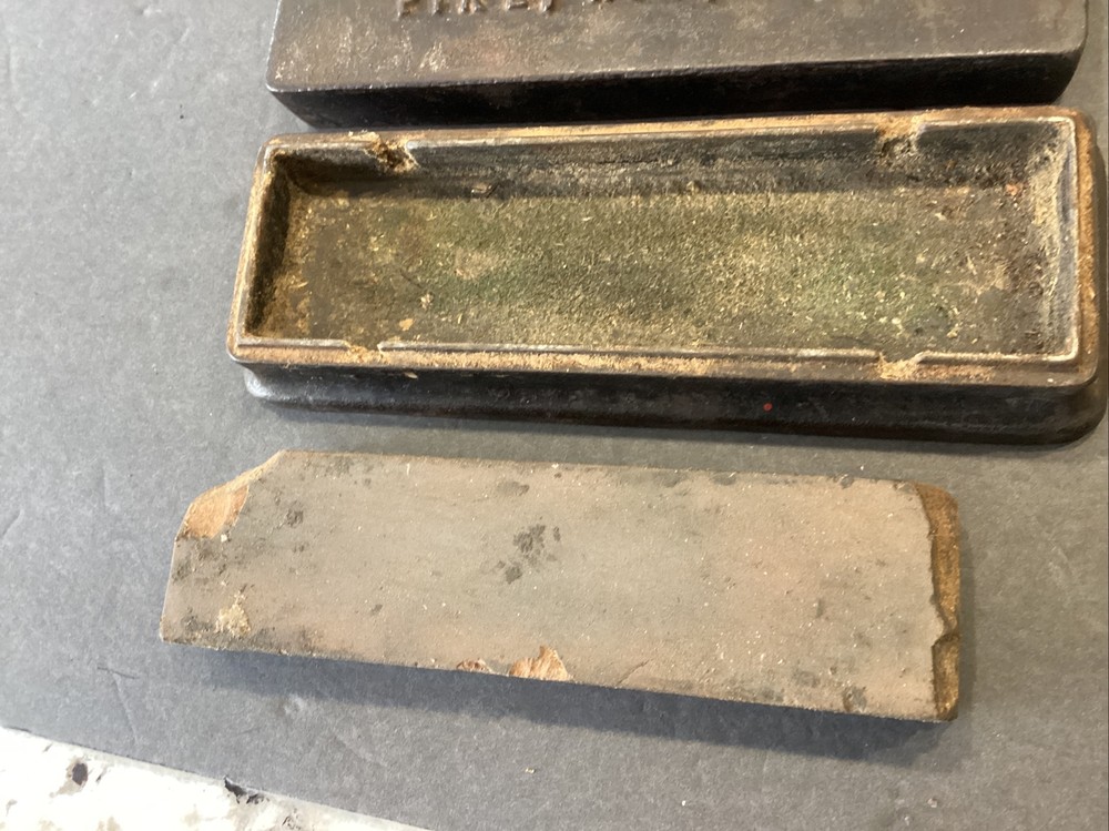 Pike Mfg NH Whetstone Whet Stone Razor Tool Hone Sharpening Stone Cast Iron Case