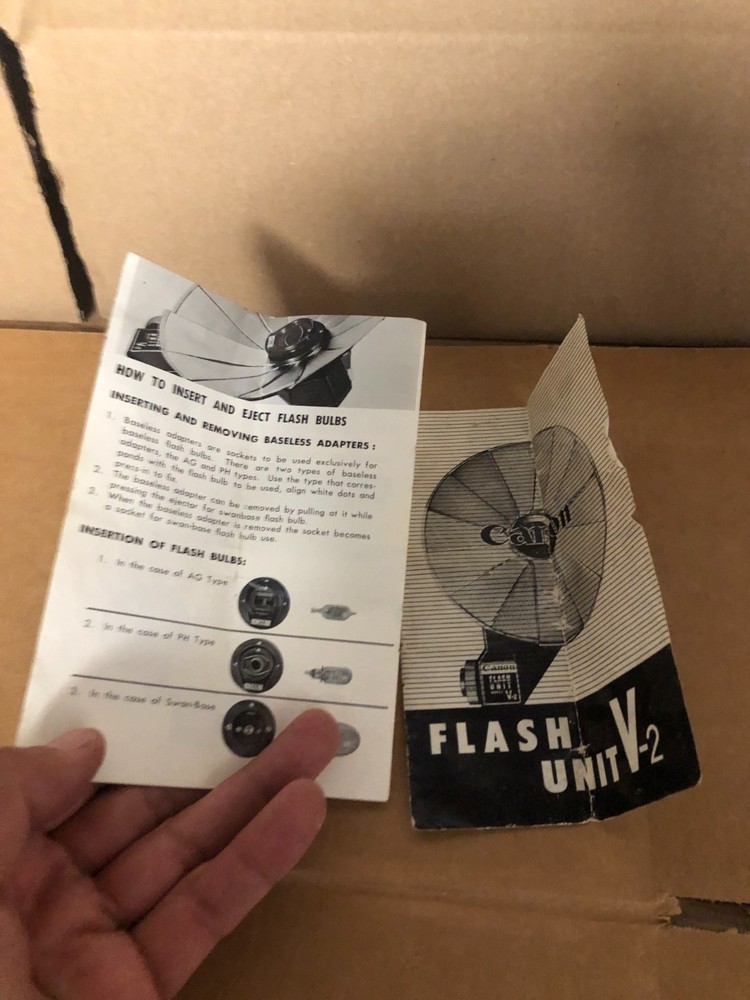 Canon Flash Unit Model V-2 + Leather Case