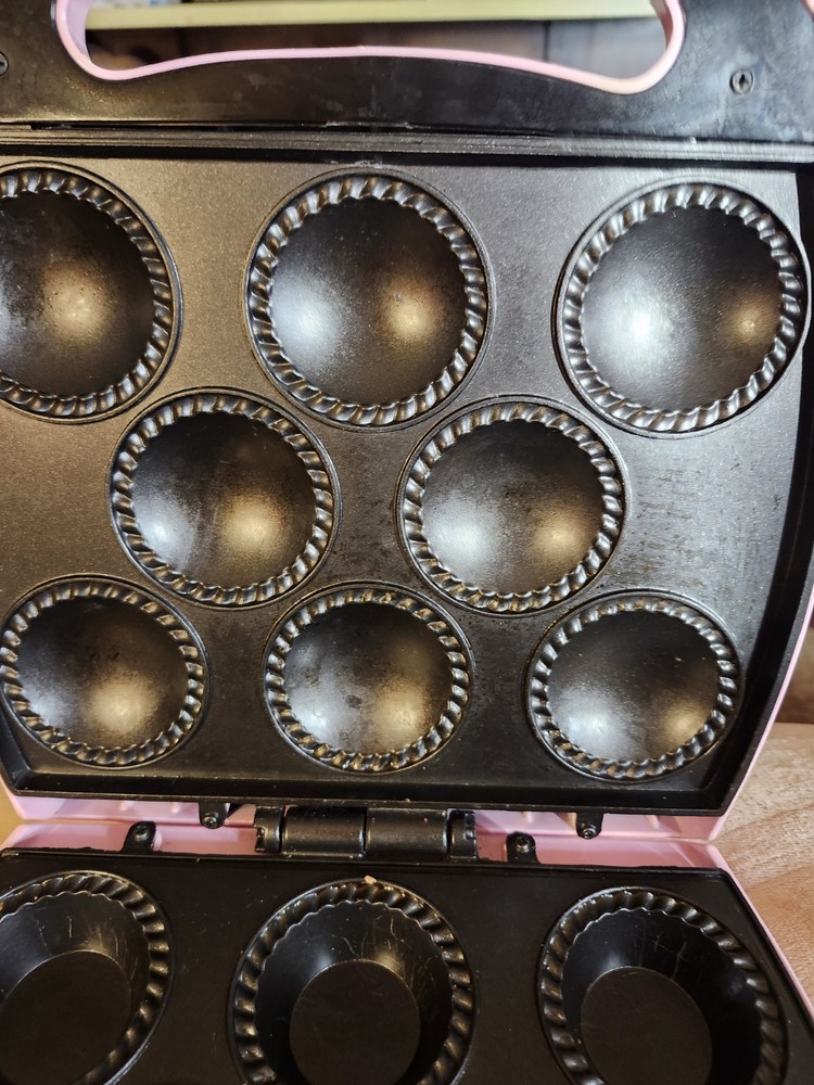 Babycakes Mini Cupcake Maker, Pink Makes 8 Mini Cupcakes Tested