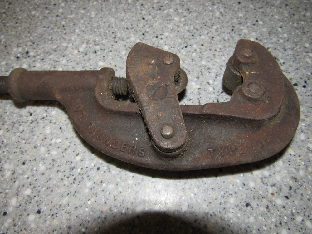 AMERICAN PIPE and TOOL NO 1 PIPE CUTTER SAUNDERS TYPE buy it now