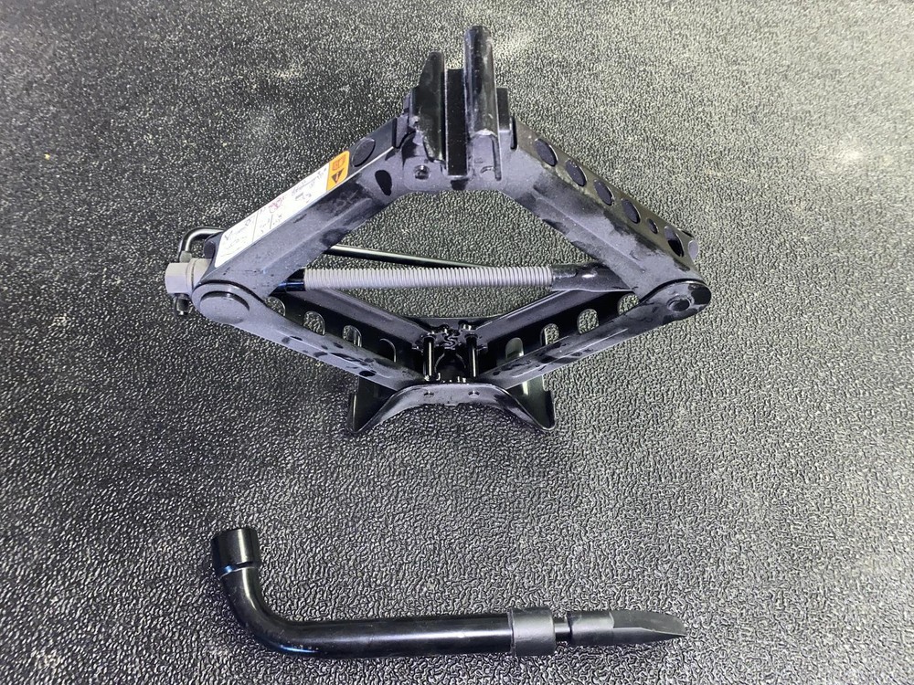 2013 FORD FOCUS JACK AND TOOLS COMPLETE KIT