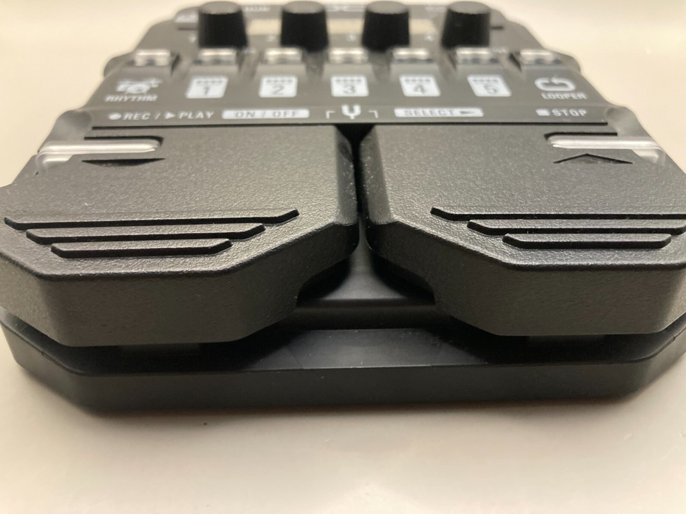 ZOOM G1 FOUR Multi-Effects Guitar Processor Pedal with Box - Used