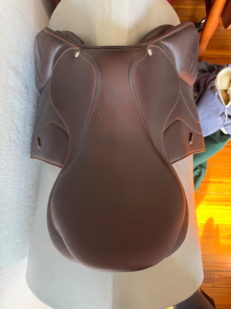 17" Devoucoux Biarritz O Saddle - 2AA - 2022 - Full Buffalo - Mint!