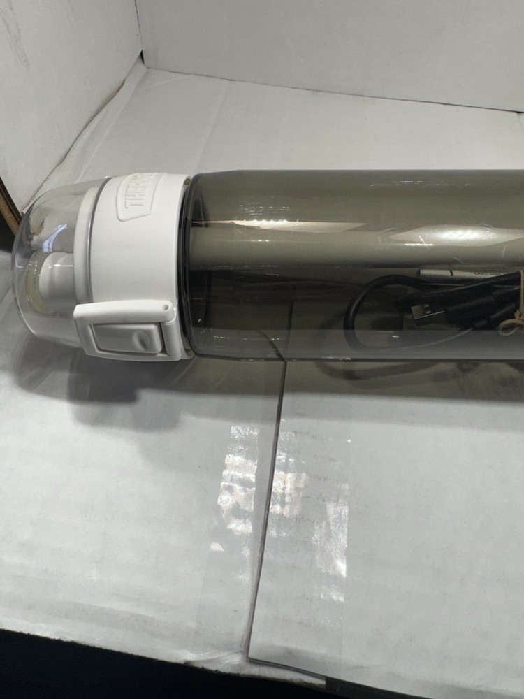 Thermos Hydration Bottle With Smart Lid Technology!