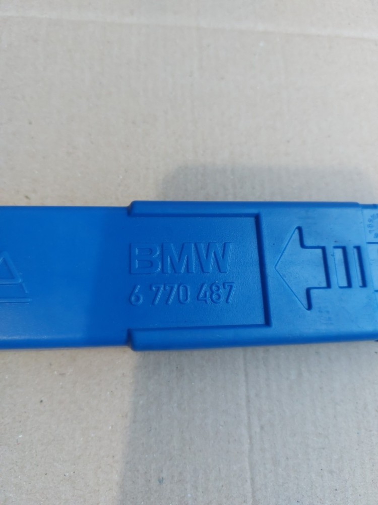 BMW 1 3 Series Toolkit Emergency Warning Triangle 6770487 E82 E90 E92 E93