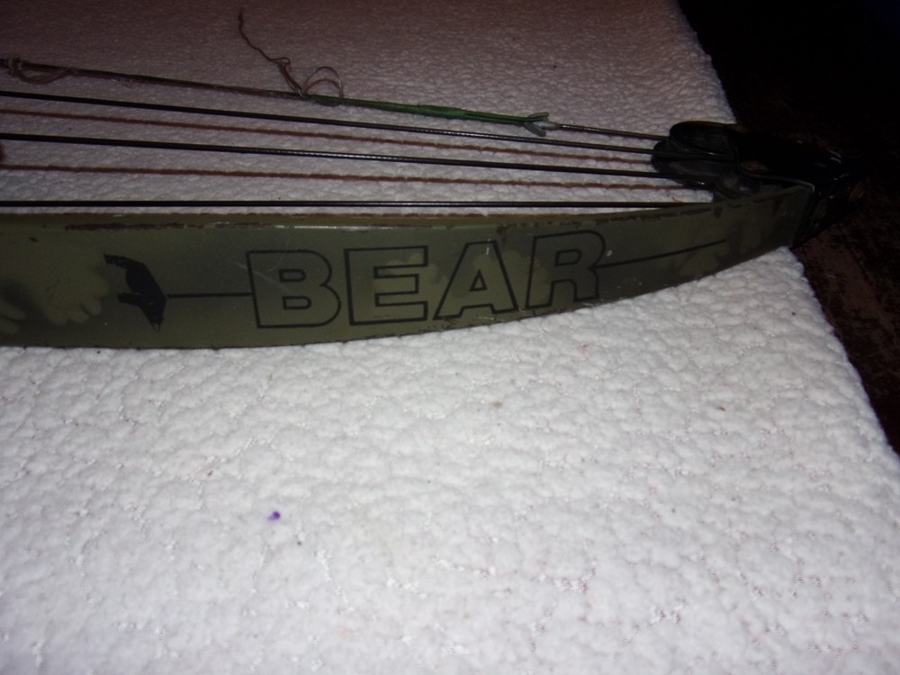 Bear Whitetail Hunter Vintage Green Camouflage Compound Bow