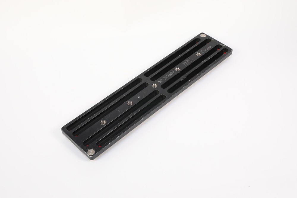 18" Universal Camera dovetail baseplate. Professional Camera AKS.
