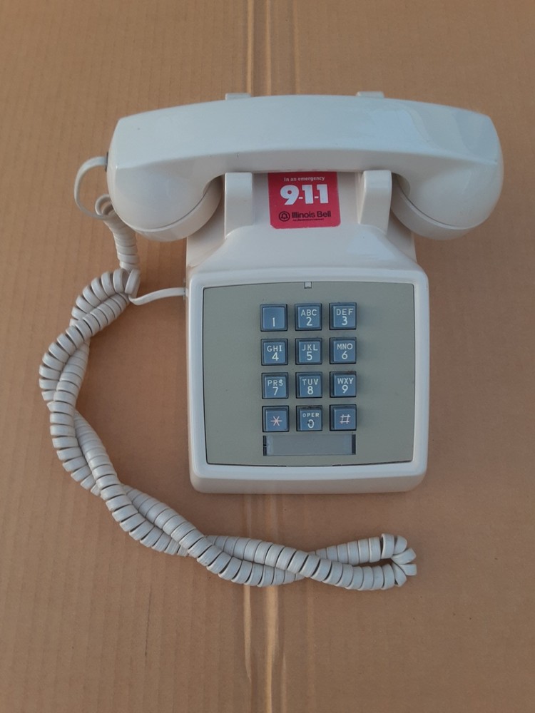 VINTAGE DESKTOP TELEPHONE / BELL SYSTEM 2500DM Date Code 12-75 /  Beige