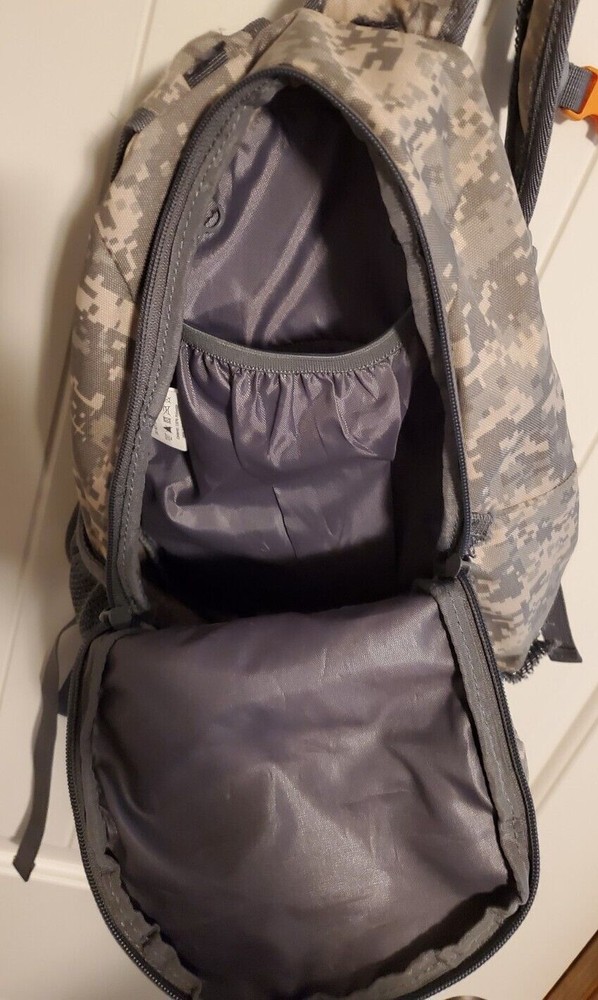 Lucky Bums Backpack Camouflage